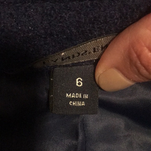 A Lands’ End size 6 blue button up coat - Picture 3 of 7